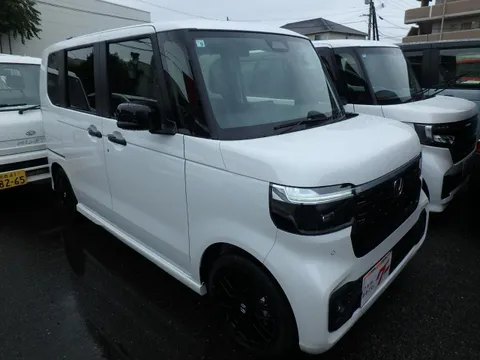 Honda N-BOX Custom