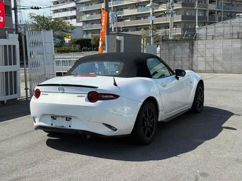Mazda MX-5 (Roadster)