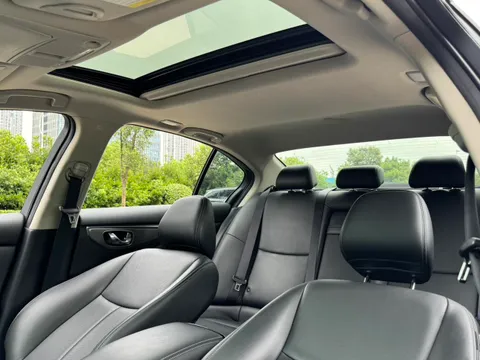 Infiniti Q50L