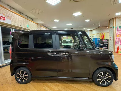 Honda N-BOX Custom
