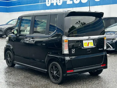 Honda N-BOX Custom