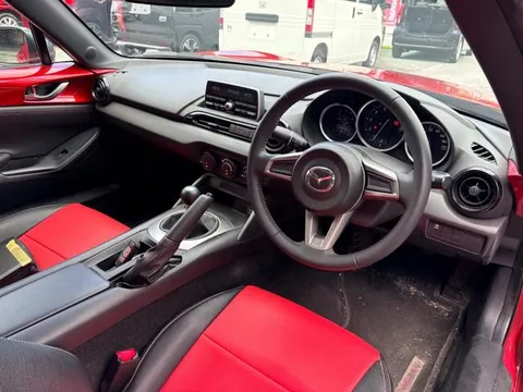 Mazda MX-5 (Roadster)