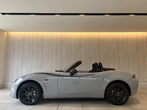 Mazda MX-5 (Roadster)