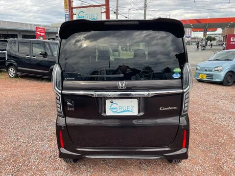 Honda N-BOX Custom