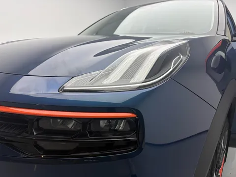 Lynk & Co 06
