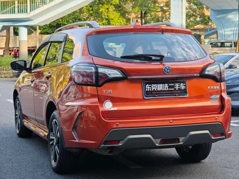 Venucia T70