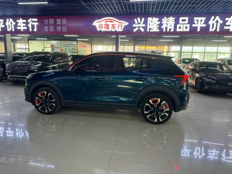 Lynk & Co 06