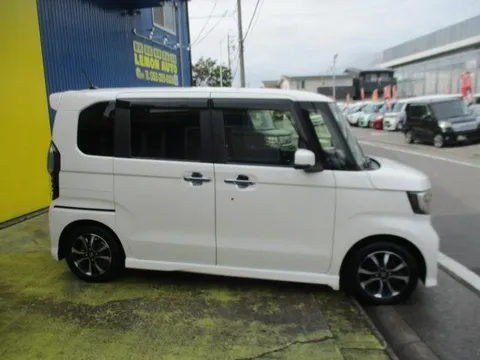 Honda N-BOX Custom