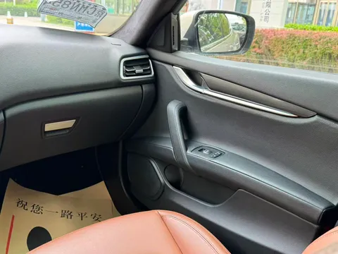 Maserati Ghibli