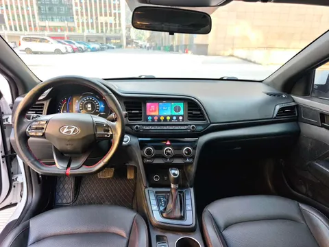 Hyundai Elantra (Avante)