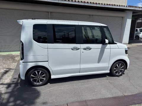 Honda N-BOX Custom