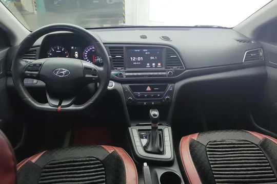 Hyundai Elantra (Avante)