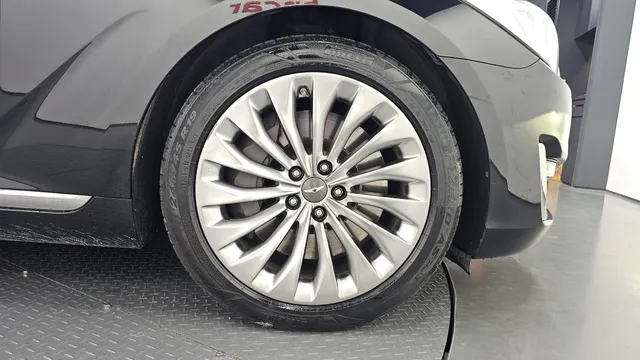 Genesis G90 (EQ900)