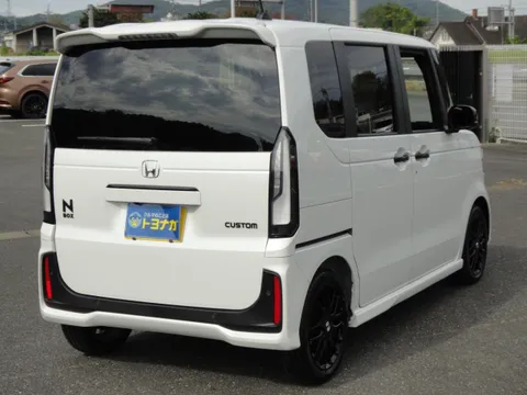 Honda N-BOX Custom