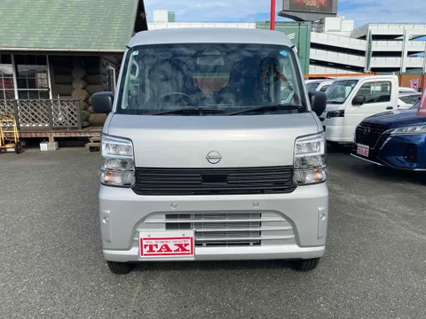 Nissan Clipper Van