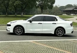 Lynk & Co 03