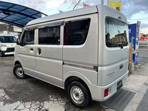 Mitsubishi Minicab Van