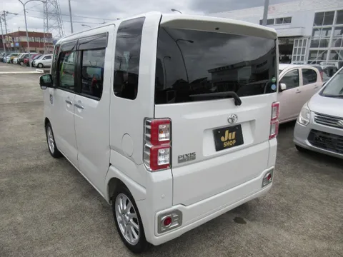 Toyota Pixis Mega