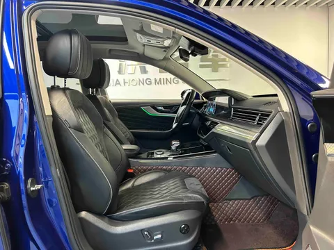 Hongqi HS5