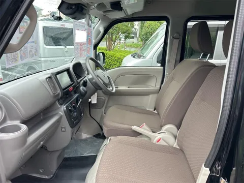 Nissan Clipper Van