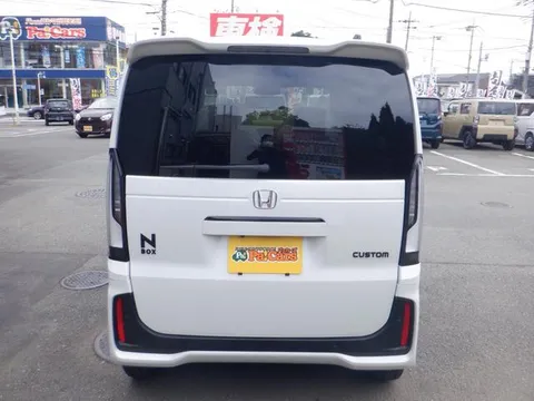 Honda N-BOX Custom