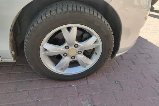 BYD M6