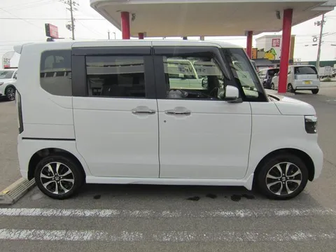Honda N-BOX Custom