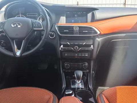 Infiniti QX30