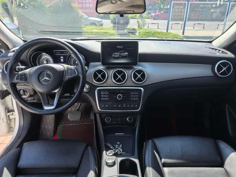 Mercedes-Benz Mercedes-Benz GLA