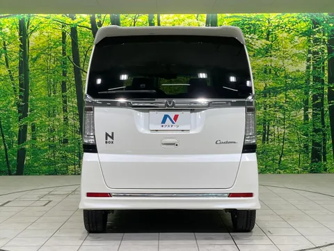 Honda N-BOX Custom