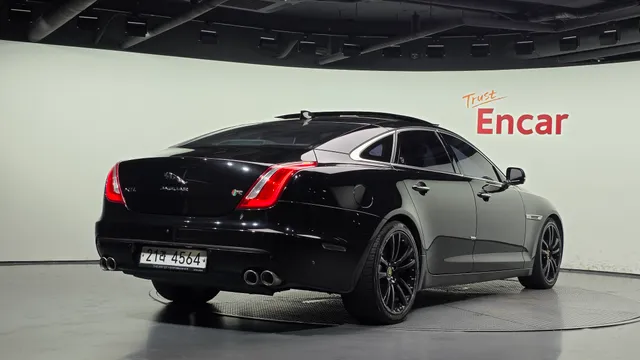 Jaguar XJ