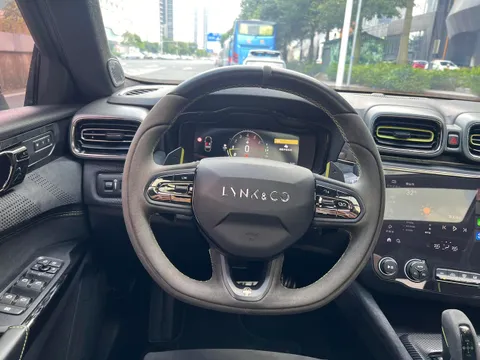 Lynk & Co 03