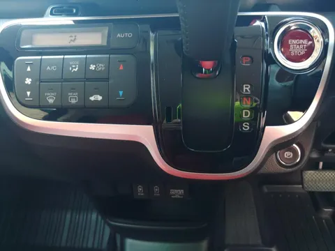 Honda N-BOX Slash