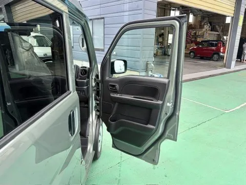 Nissan Clipper Van