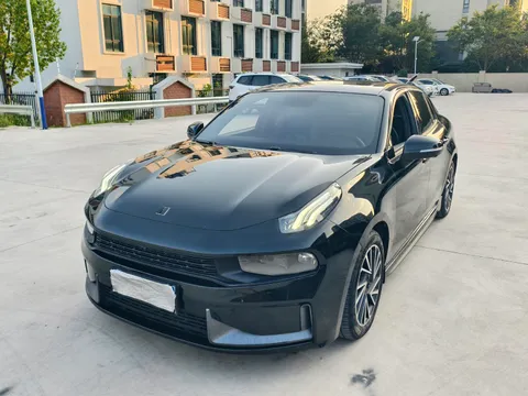 Lynk & Co 03