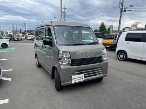Nissan Clipper Van