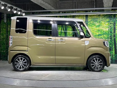 Toyota Pixis Mega