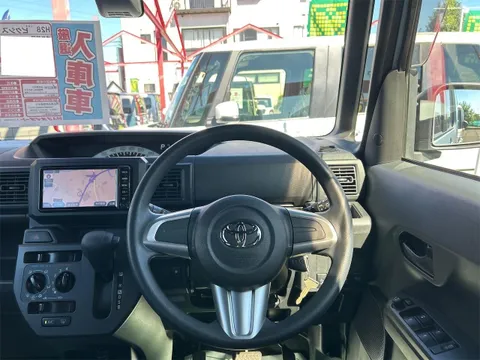 Toyota Pixis Mega