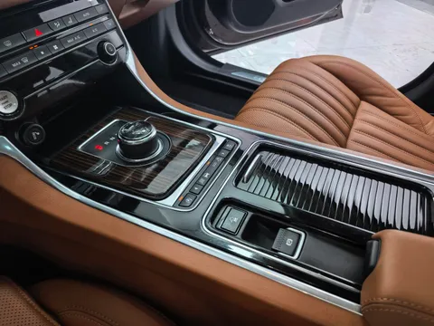 Jaguar XFL