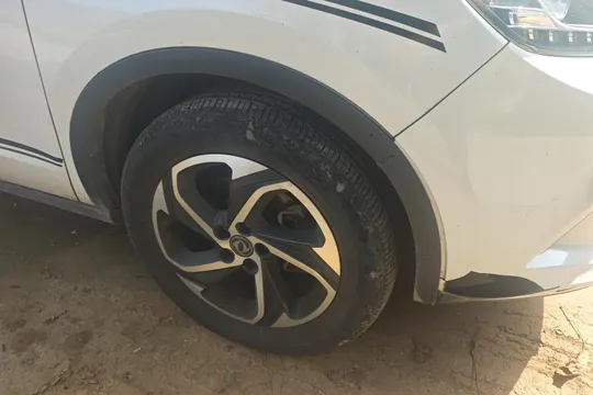 Dongfeng AX5