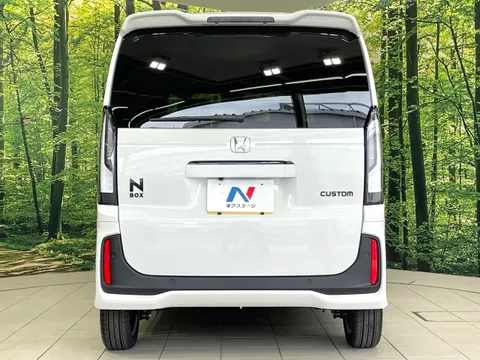 Honda N-BOX Custom