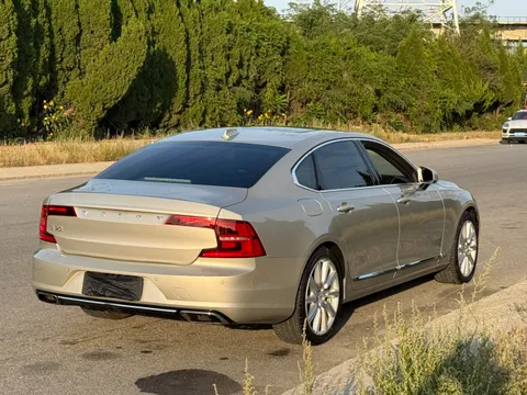 Volvo S90