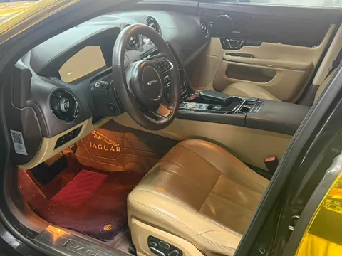 Jaguar XJ