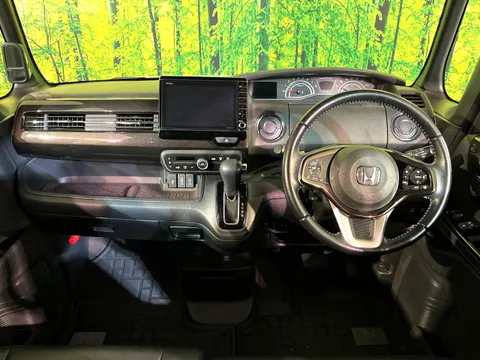 Honda N-BOX Custom