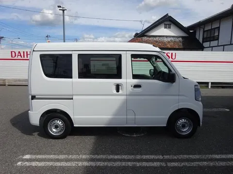 Nissan Clipper Van