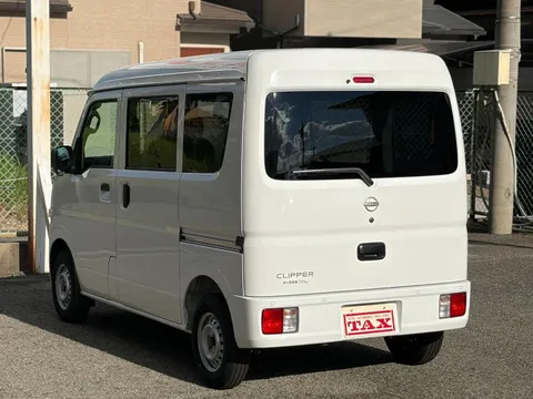 Nissan Clipper Van
