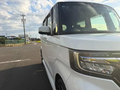 Honda N-BOX Custom