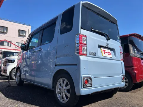 Toyota Pixis Mega