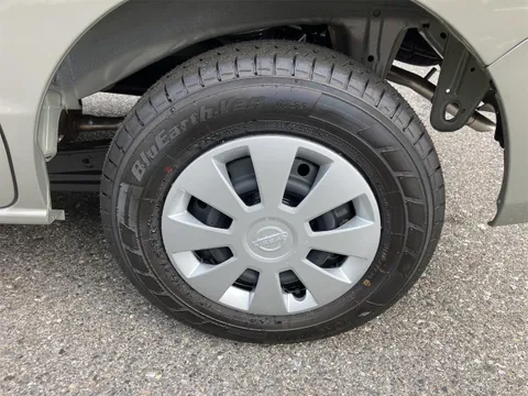 Nissan Clipper Van