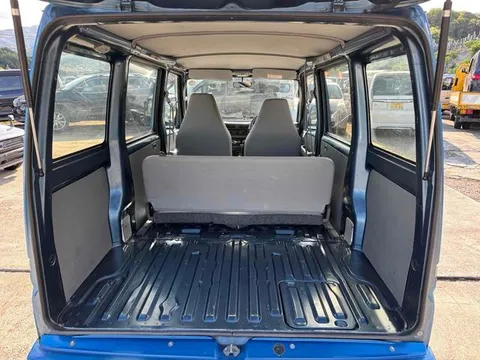 Nissan Clipper Van